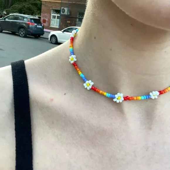 ๐โจ Rainbow Daisy Choker - Picture 4 of 5